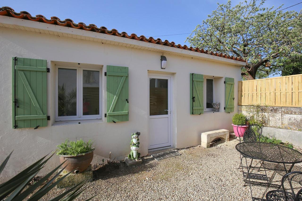Le Gite Vert Saint-Germain-de-Lusignan Exterior photo