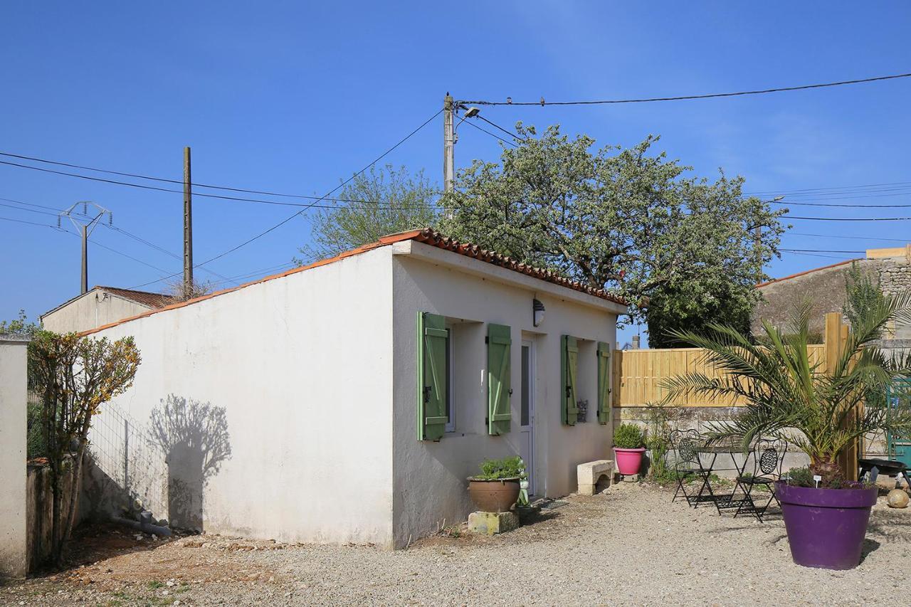 Le Gite Vert Saint-Germain-de-Lusignan Exterior photo